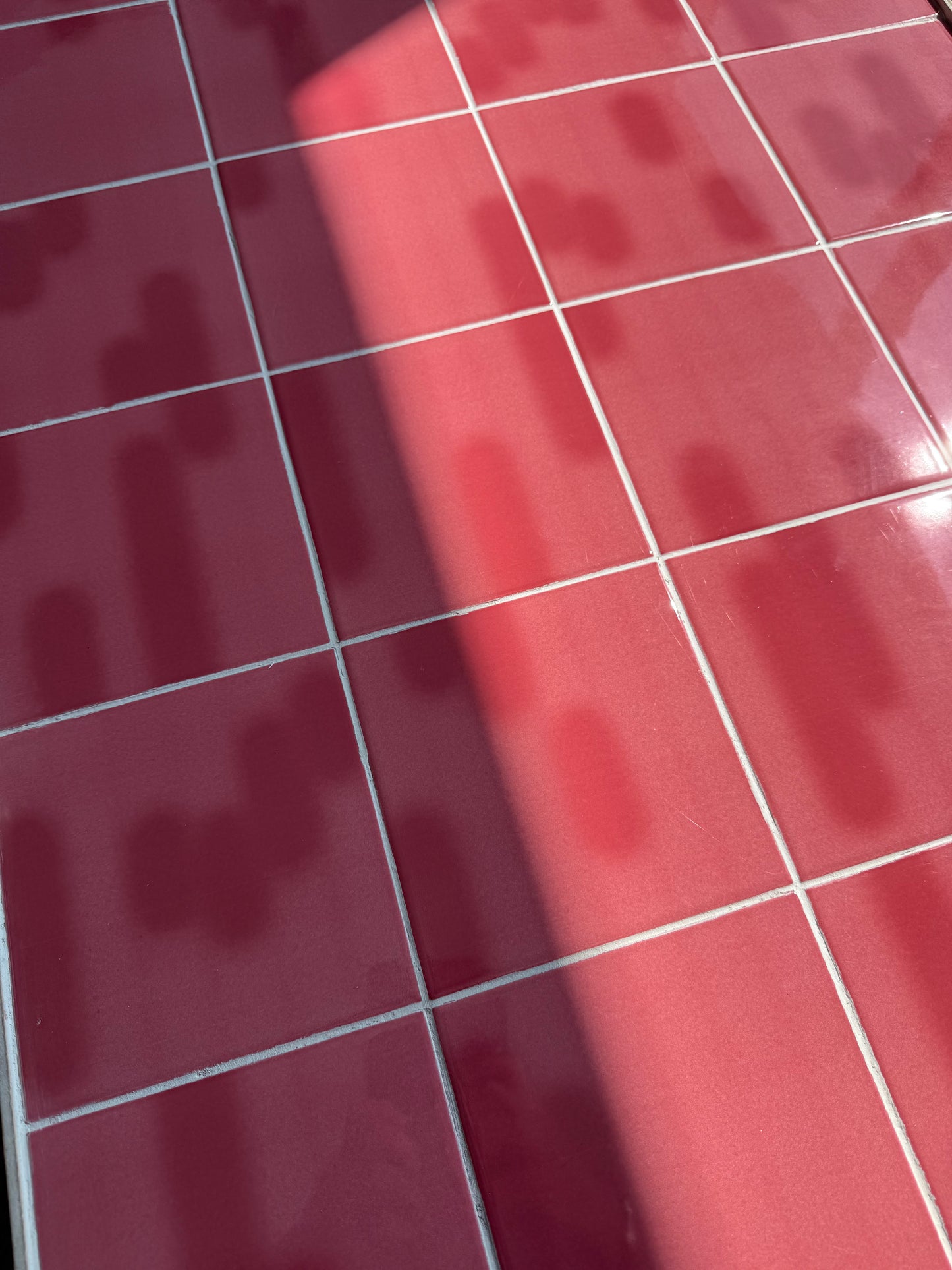 Strawberry Milkshake (15x15cm porcelain tiles sold per m²)